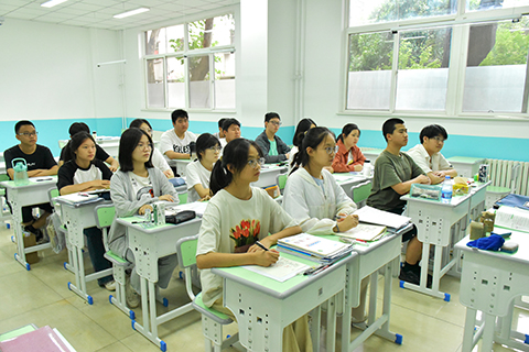 携手与共,突飞猛进!王后雄精品补习学校是如何做到让家长都竖起大拇指? 携手与共,突飞猛进!王后雄精品补习学校是如何做到让家长都竖起大拇指?