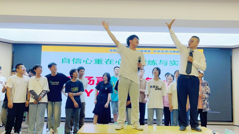 今日速递|王后雄精品补习学校感恩励志演讲报告！