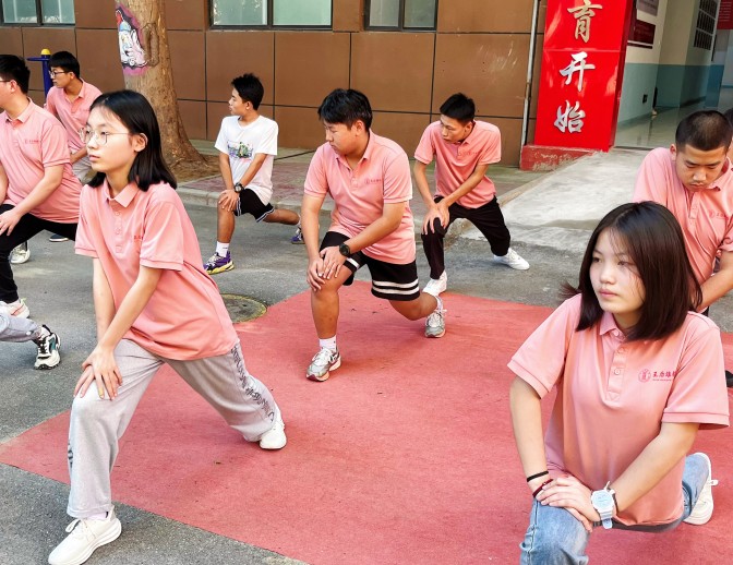 家校共育，书写芬芳|王后雄精品补习学校进行家校线上沟通工作