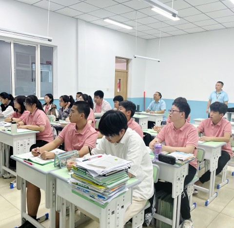 砥砺深耕 踔厉前行|王后雄精品补习学校开展特级教师进校园活动