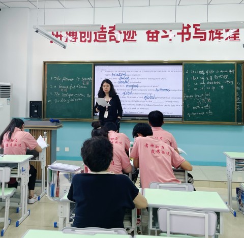 砥砺深耕 踔厉前行|王后雄精品补习学校开展特级教师进校园活动