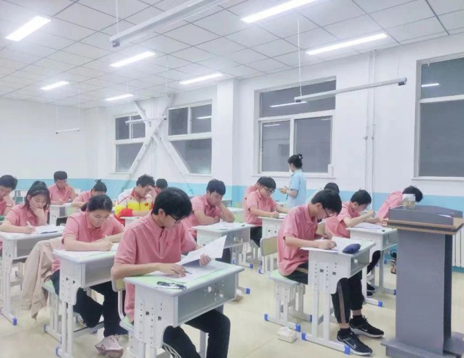 奋力拼搏，勇往直前|王后雄精品补习学校开展第一次月考