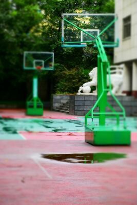 很多故事总是发生在下雨天